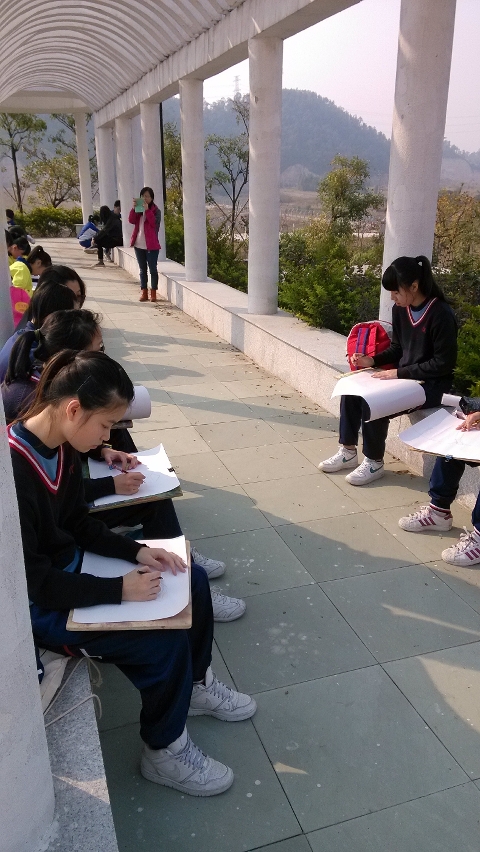 學生在粵澳供水紀念園進行戶外寫生