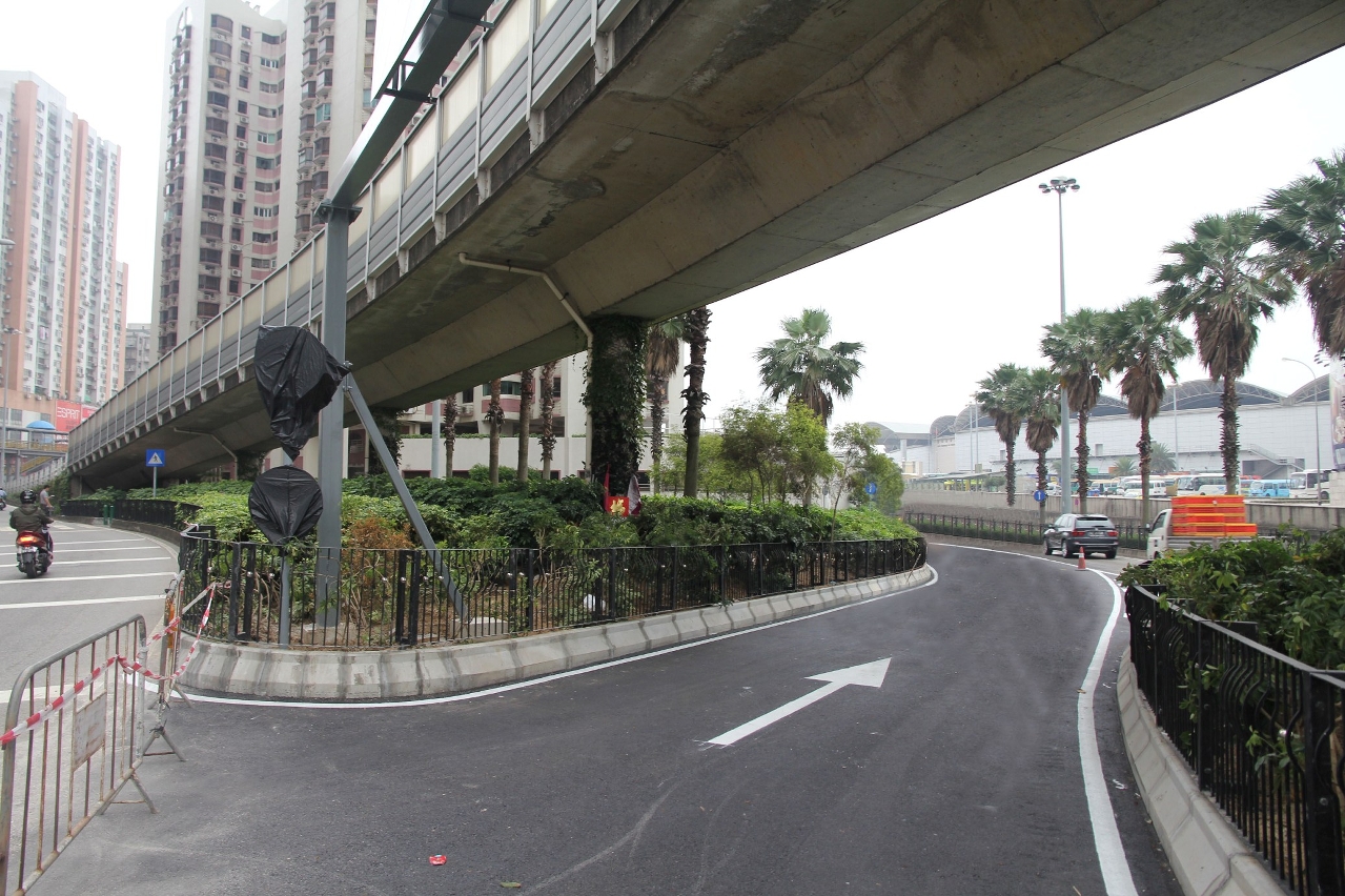 馬場北大馬路行車天橋下方增加一行車道往關閘廣場行車隧道