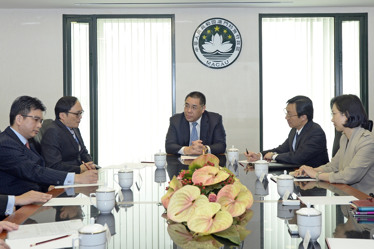 行政長官崔世安會見中葡國際醫學論壇籌委