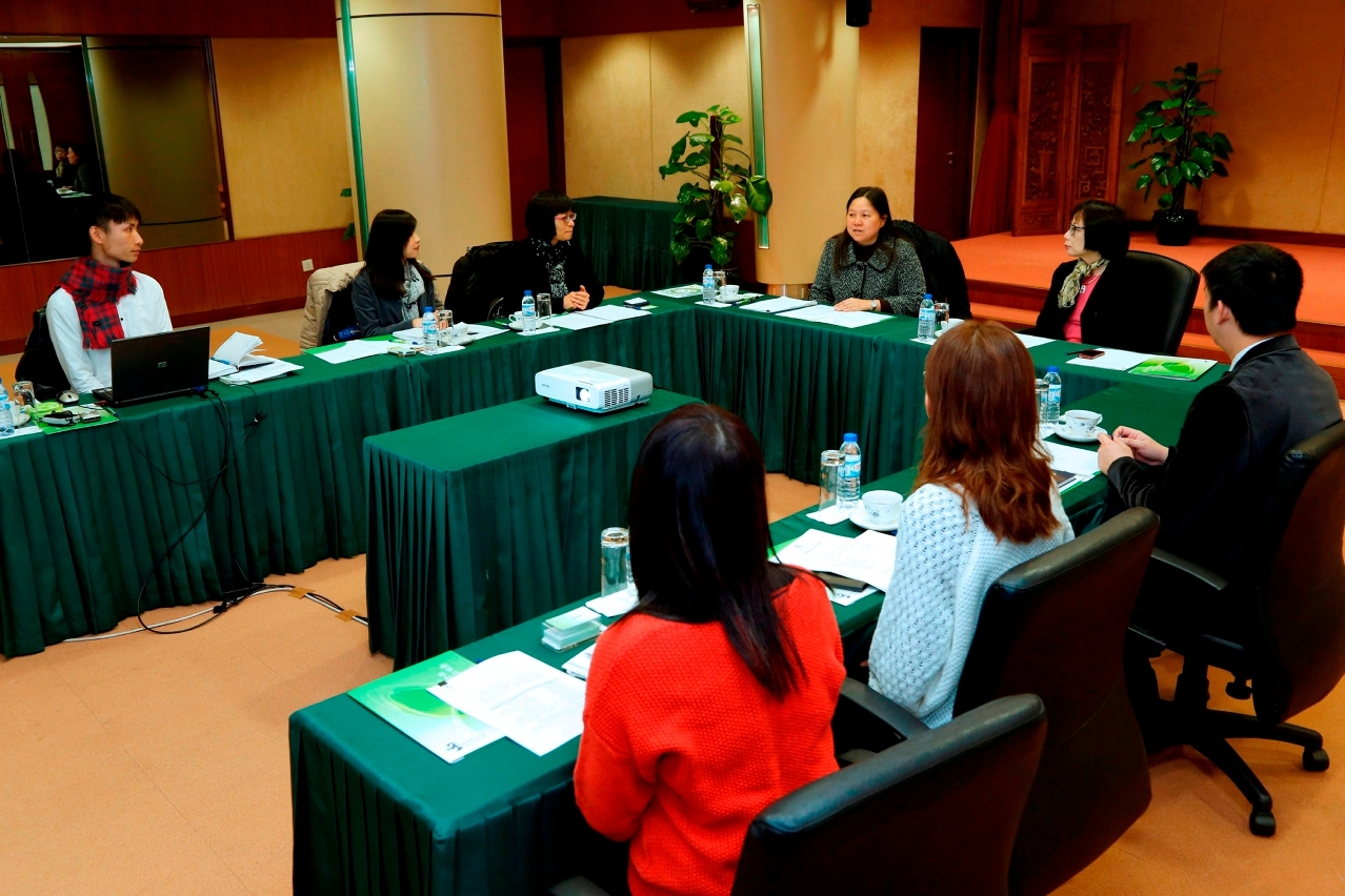 環境保護局代表與教育暨青年局代表相互交流環保教育工作經驗