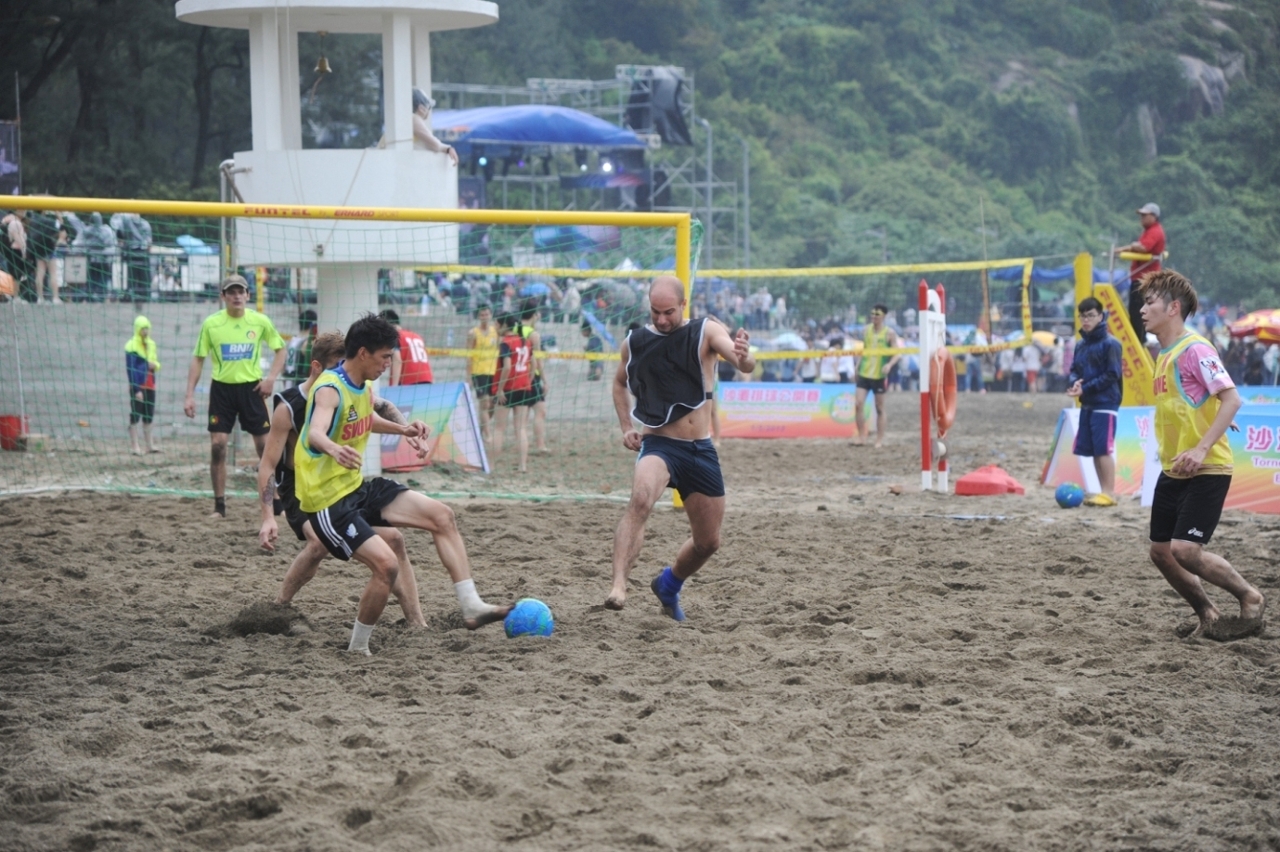 黑沙海灘迎夏日沙灘足球賽