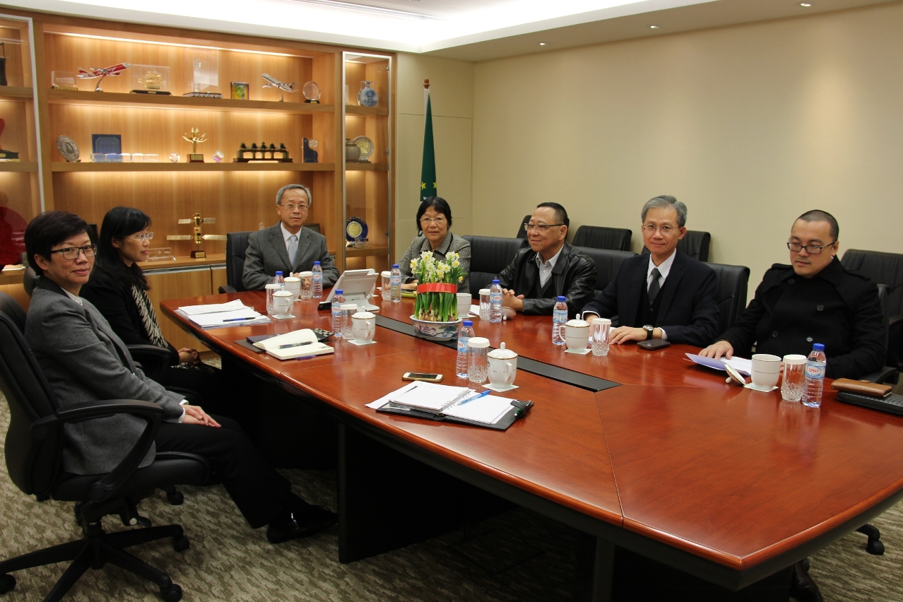 輸工務司劉仕堯司長與關翠杏、馮志強、黃顯輝、唐曉晴等議員進行會晤