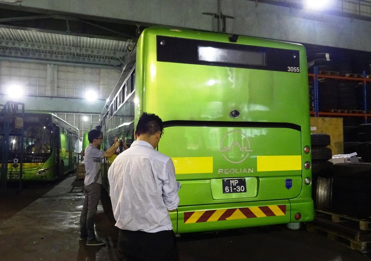 工作人員於維澳蓮運北安車廠進行盤點工作