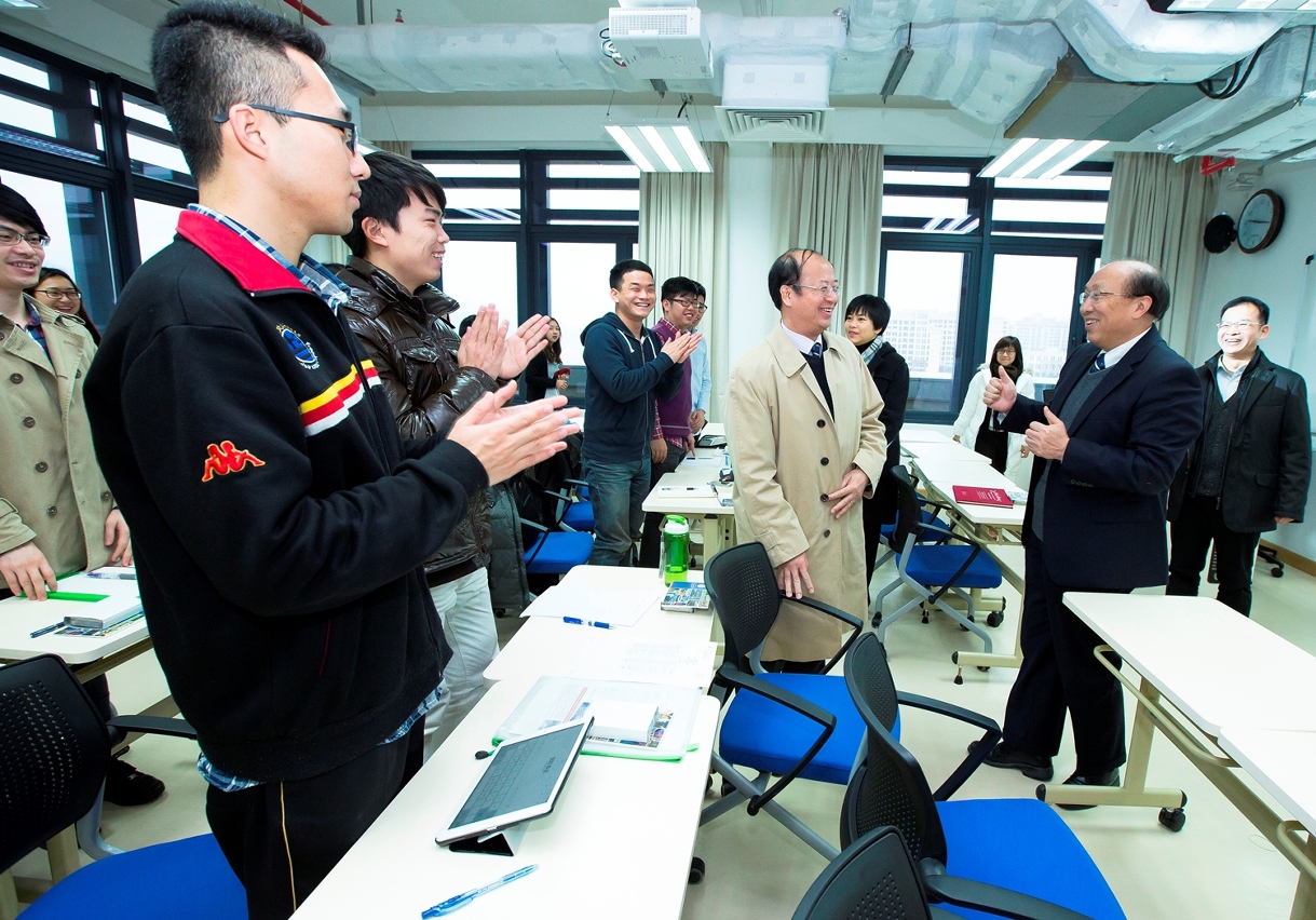 新校園首批上課的師生
