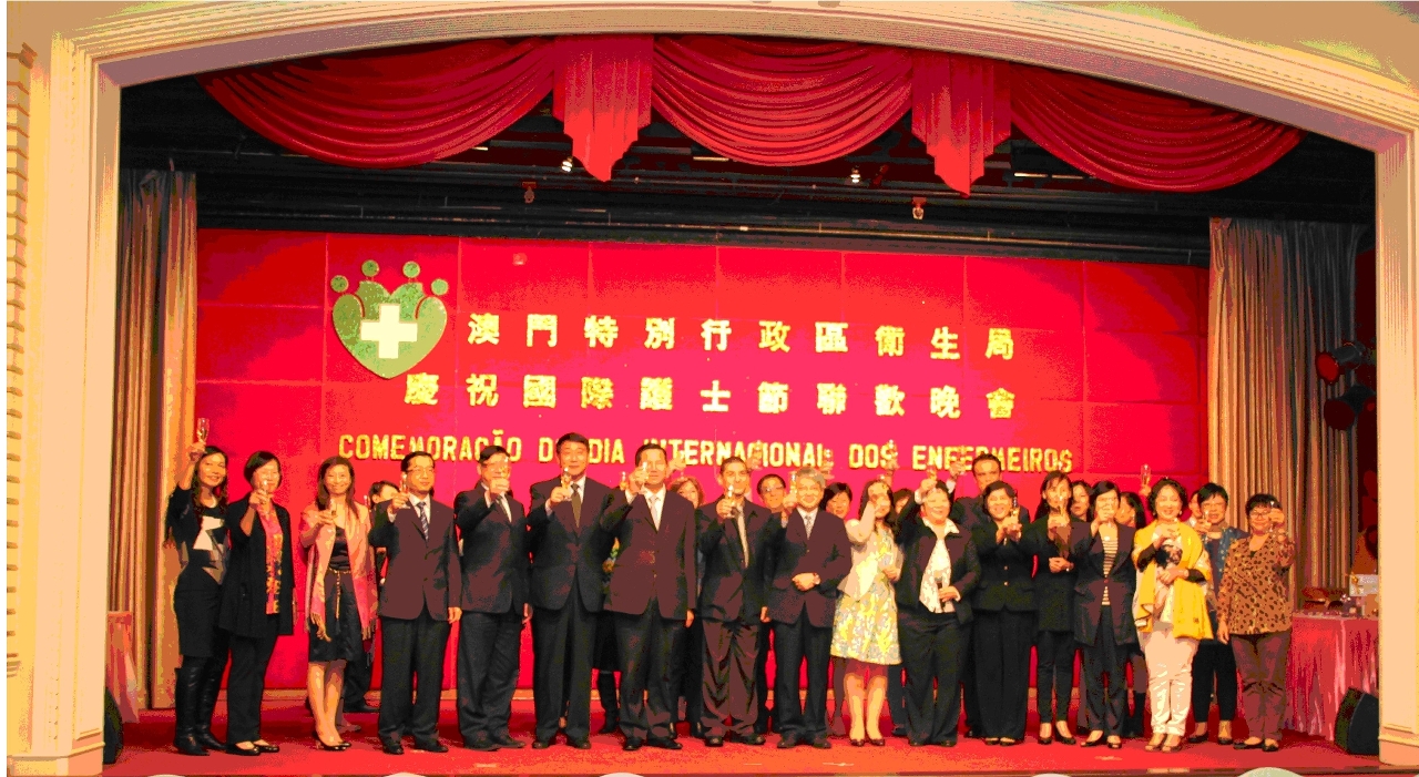 張裕司長與嘉賓祝酒