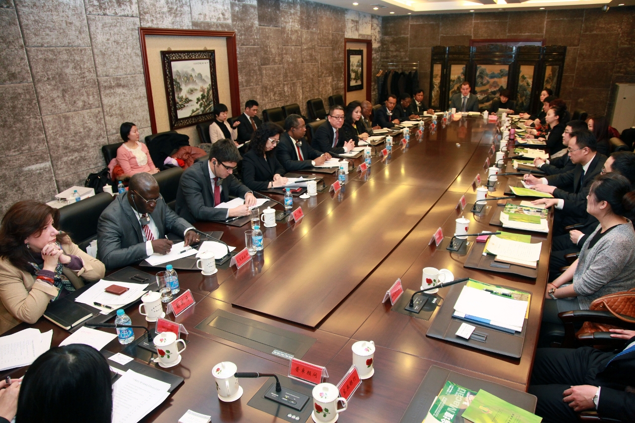 中葡論壇常設秘書處代表團與天津當地企業家舉行座談會