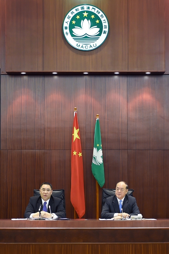 行政長官崔世安列席立法會全體會議，就政府施政及社會問題回應議員提問。