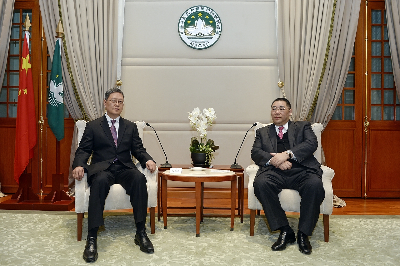 行政長官崔世安與國務院僑務辦公室副主任何亞非會面