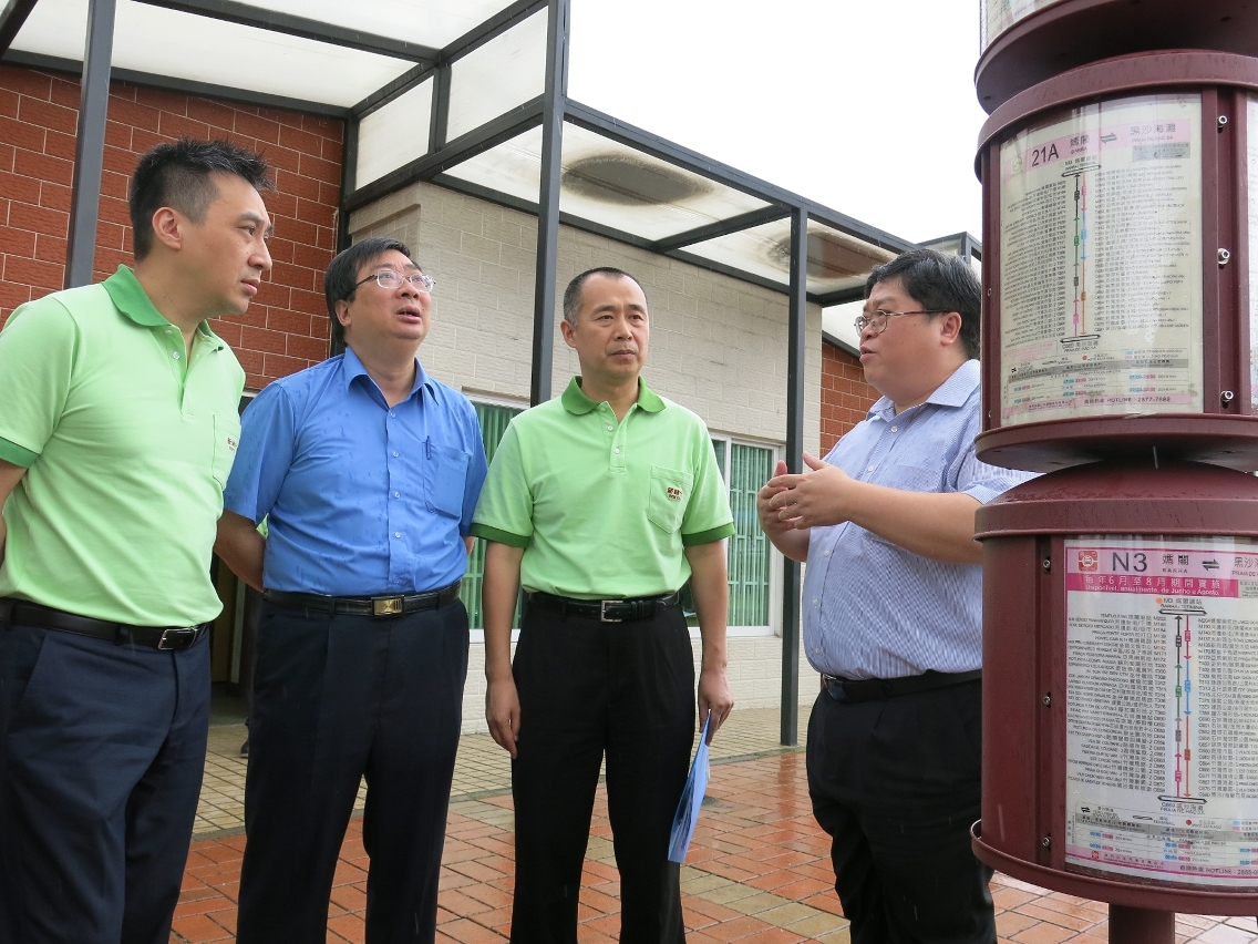 交通事務局與新時代公司討論更換路線指南的相關安排