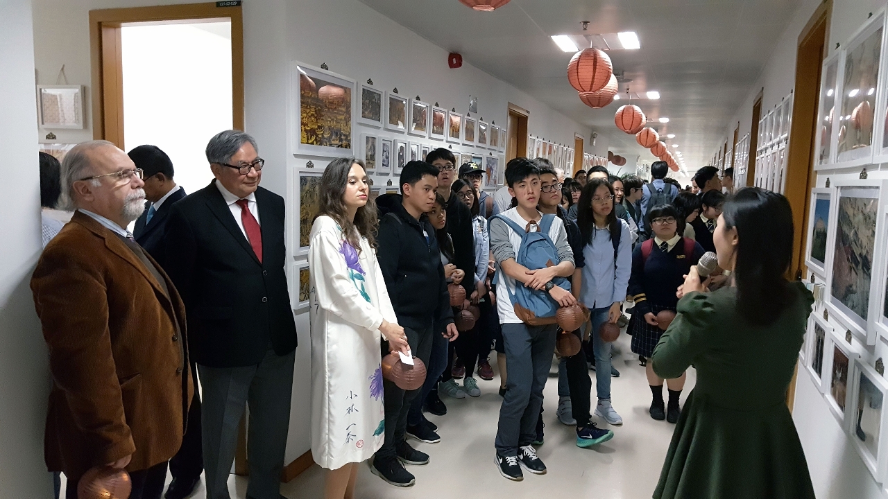 UM students introduces the exhibits in The Galleries