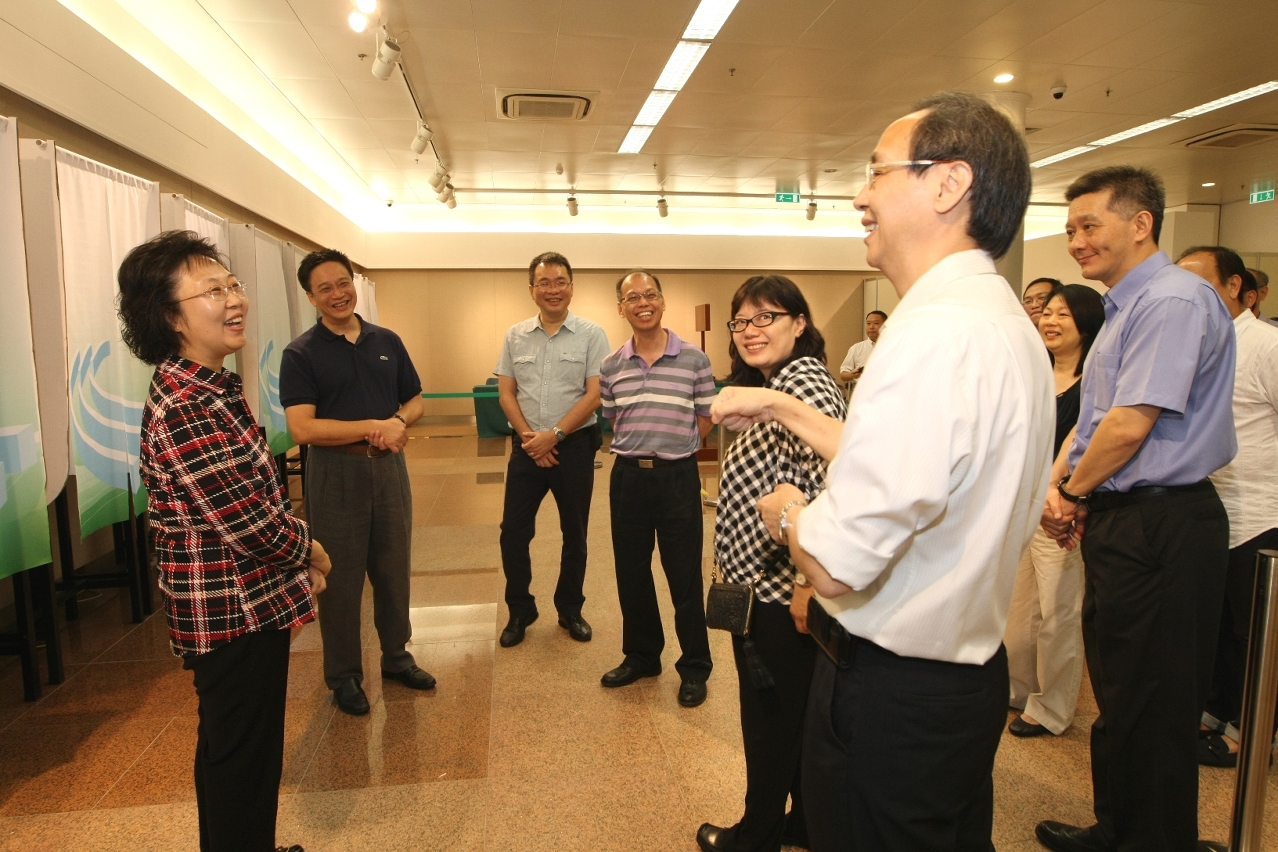 行政法務司司長巡視立法會選舉投票站
