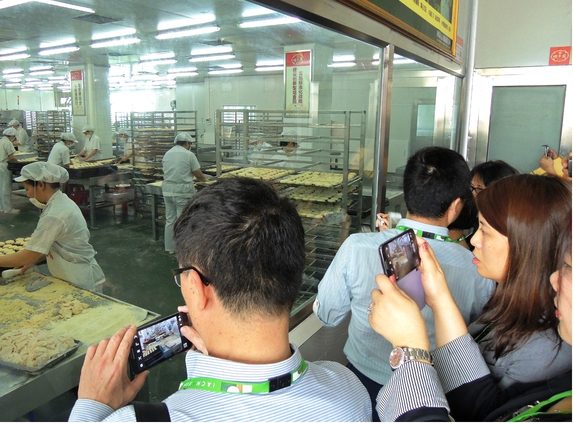 交流團參觀中山市的食品生產園區