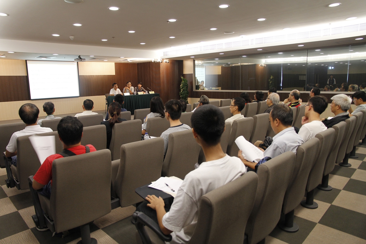 交通事務局聯同研究團隊向巴士之友講解試評結果及後續安排