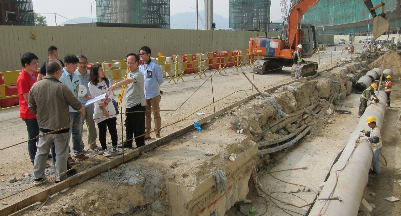 運建辦主任李鎮東與輕軌聯絡小組視察渠網工程進度