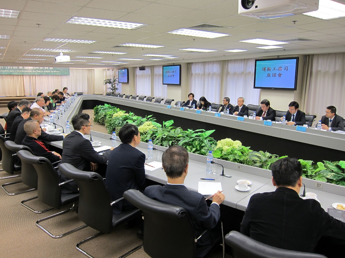 劉仕堯聽取社會各界人士意見