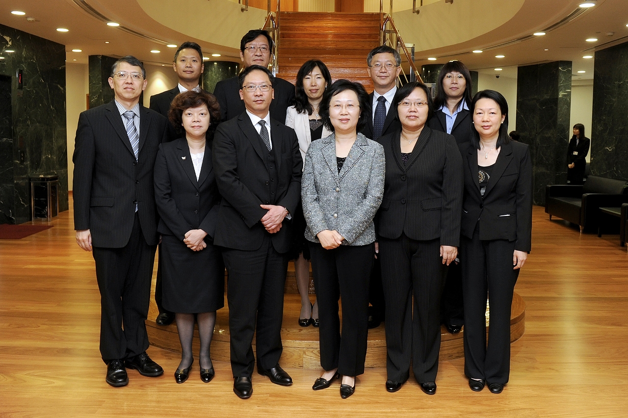 行政法務司司長與香港律政司司長一行合照