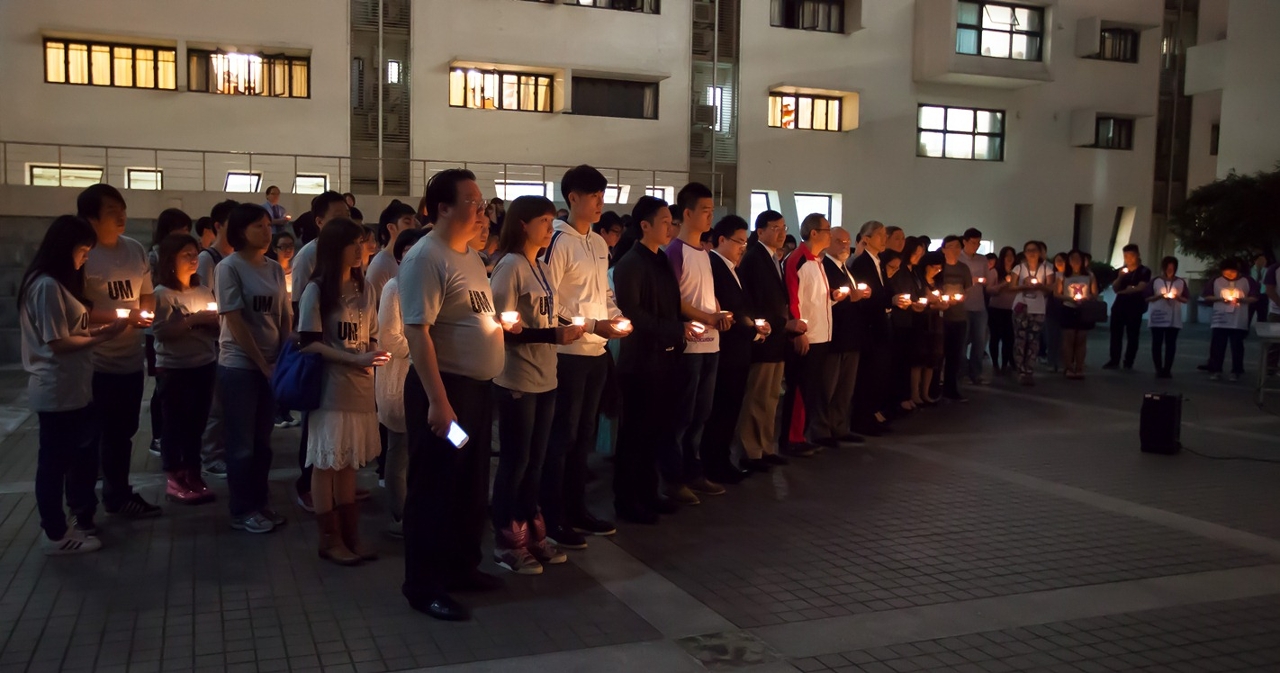 澳大人默默為災區祝福