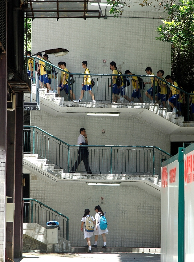 隧道圍樓梯將加設升降機