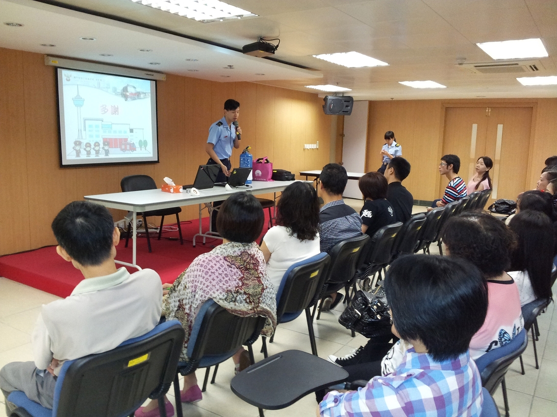 社會工作局員工及本澳社會服務設施人員逾140人出席講座)