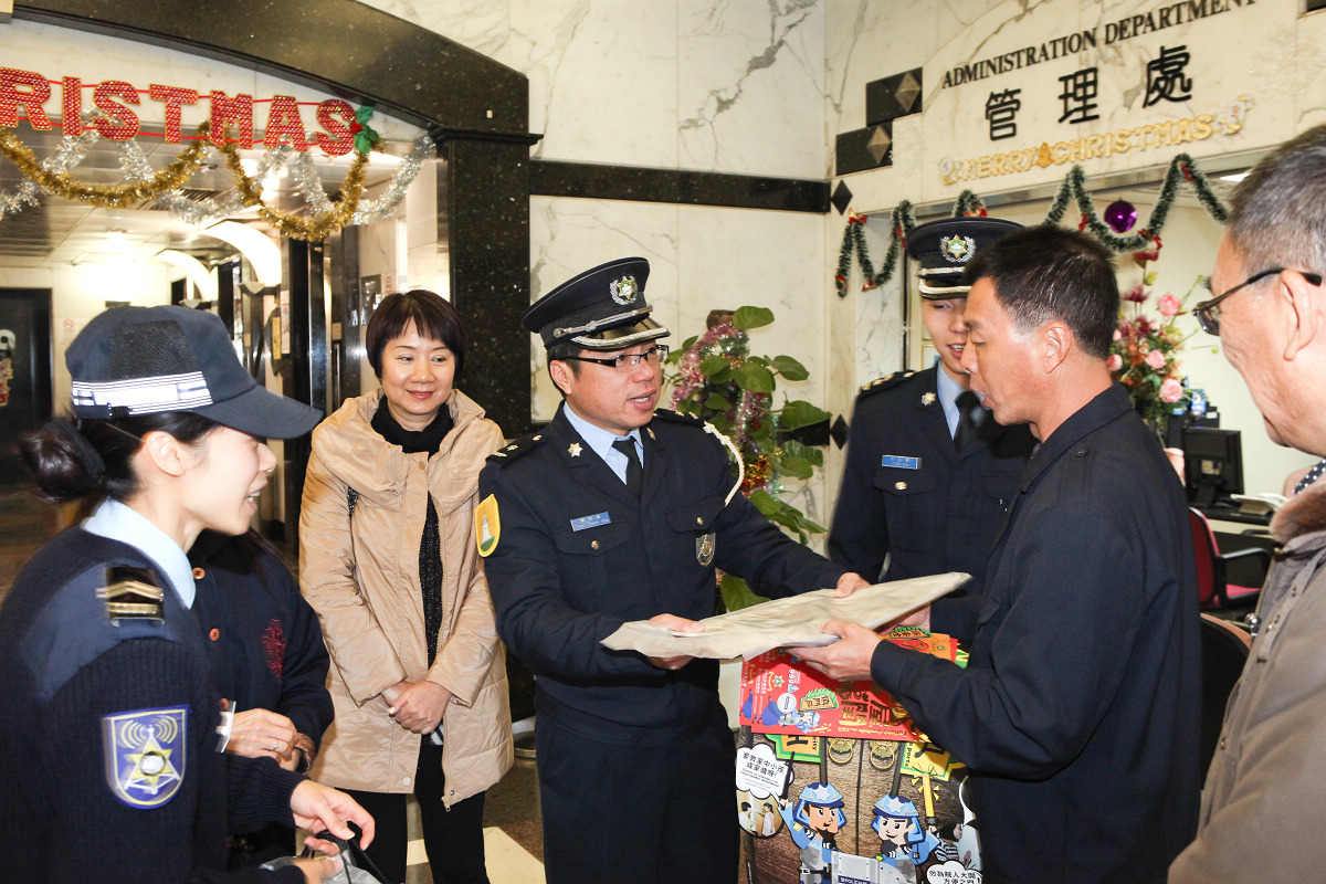 治安警聯同坊會落區宣防罪