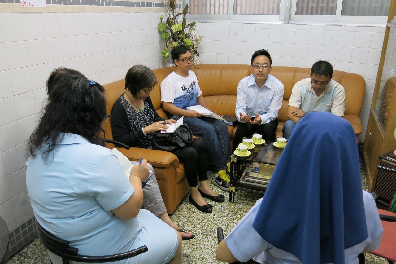 交通事務局與下環坊會及聖瑪沙利羅學校就河邊新街的交通情況交換意見