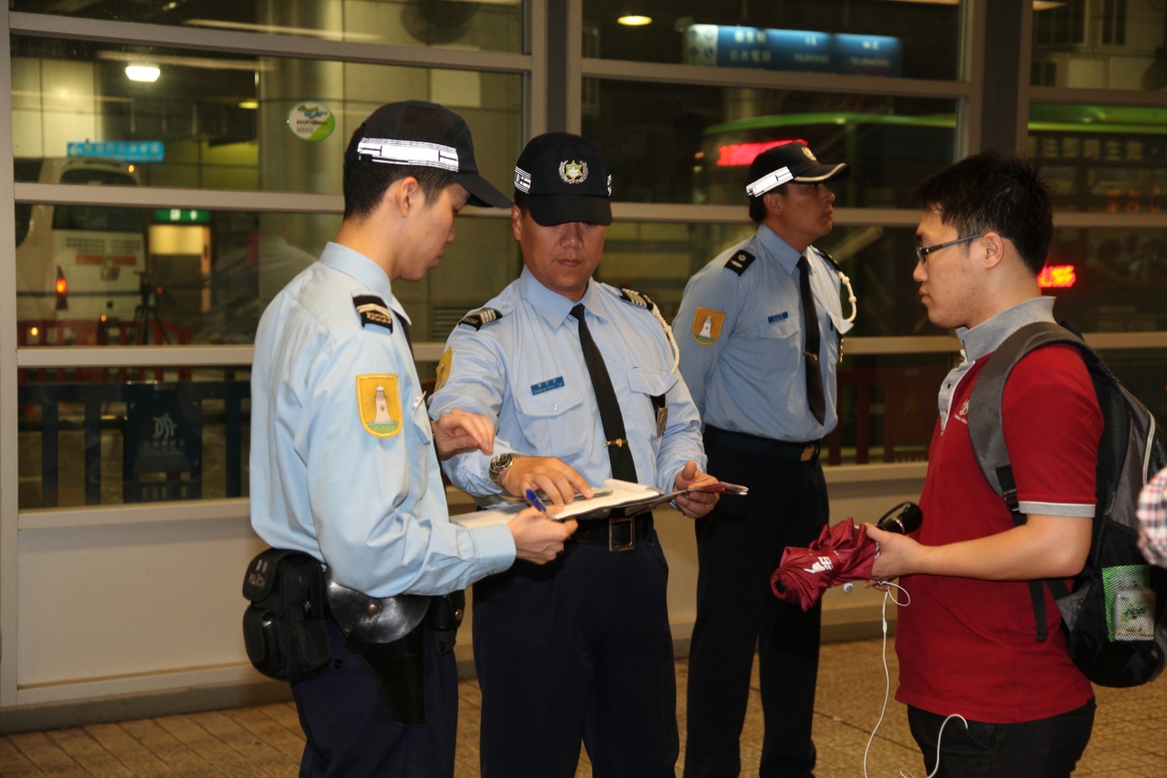 警方節假日增派人員對巴士站點的監察