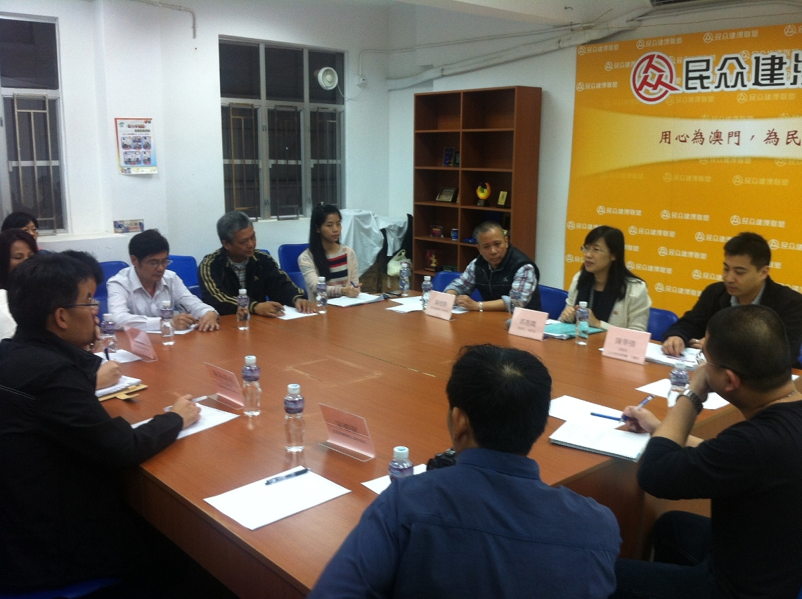 房屋局向民眾建澳聯盟介紹新一期經屋申請