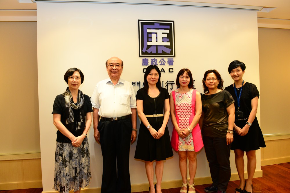 評委與廉署代表合照
