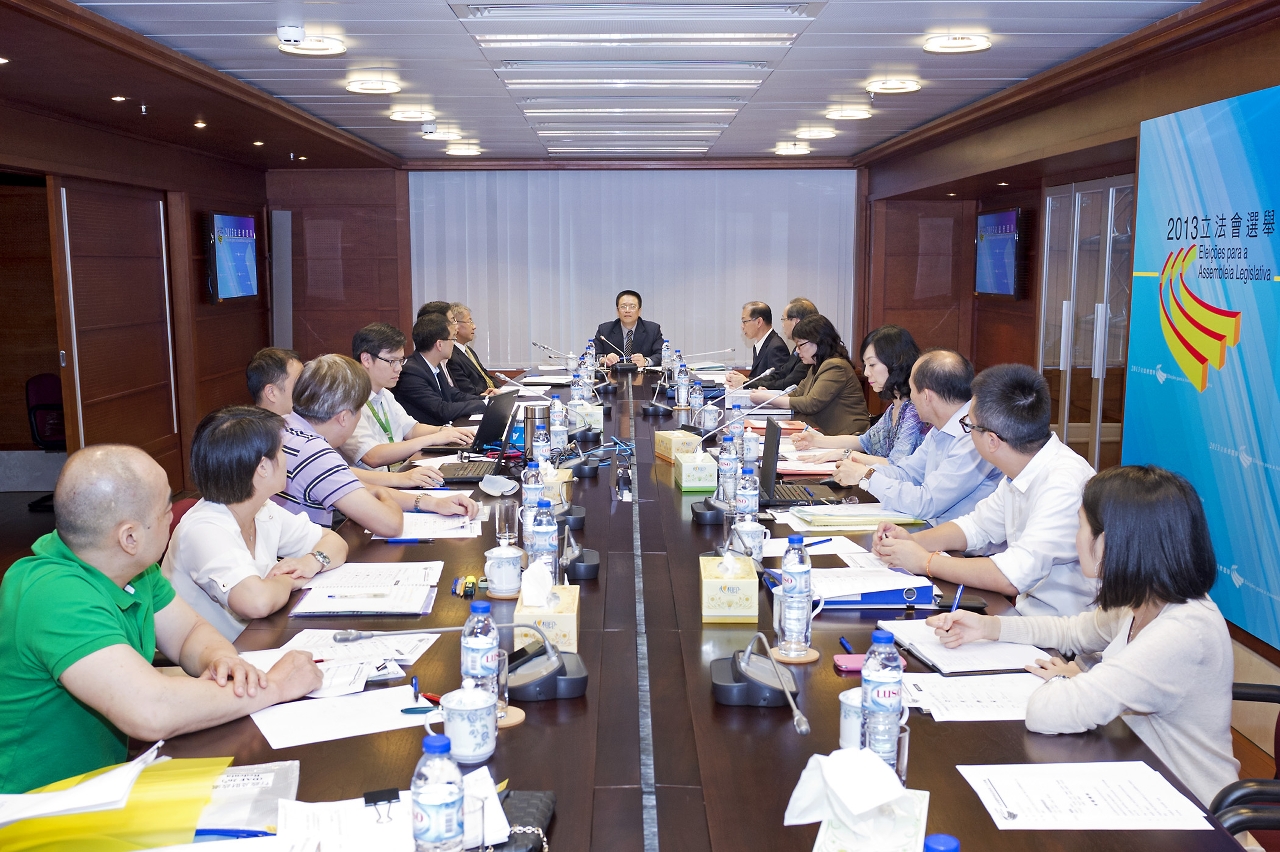 立法會選舉管理委員會與總核算委員會就核票程序舉行工作會議