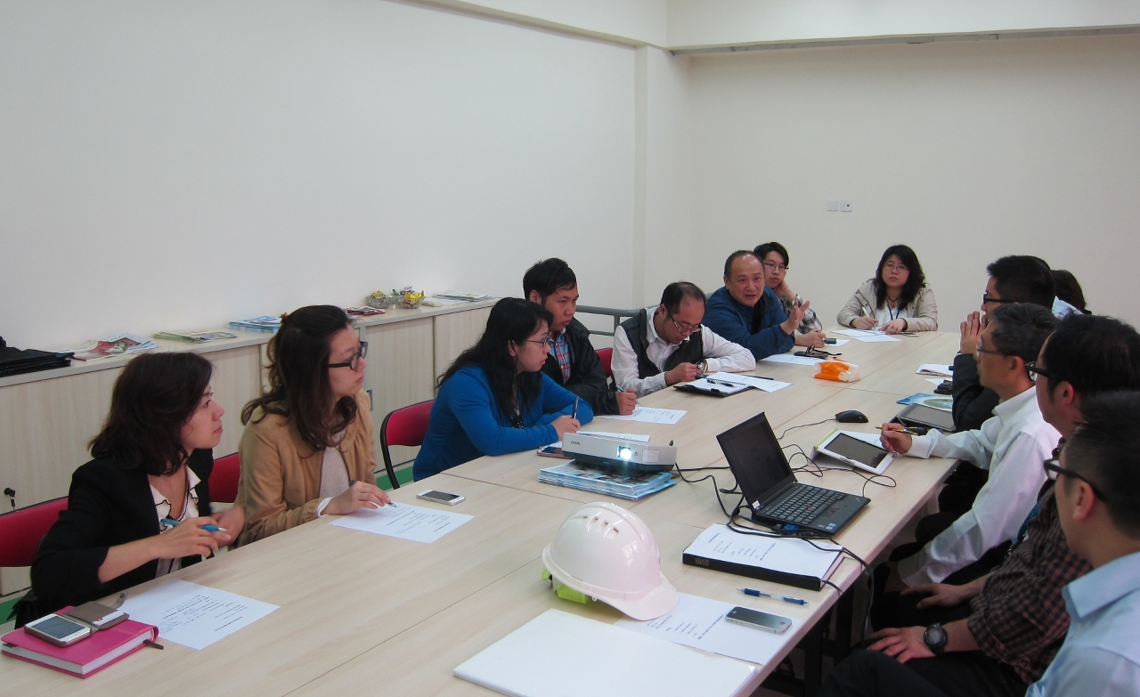 小組成員交流一系列措施總結的情況及建議