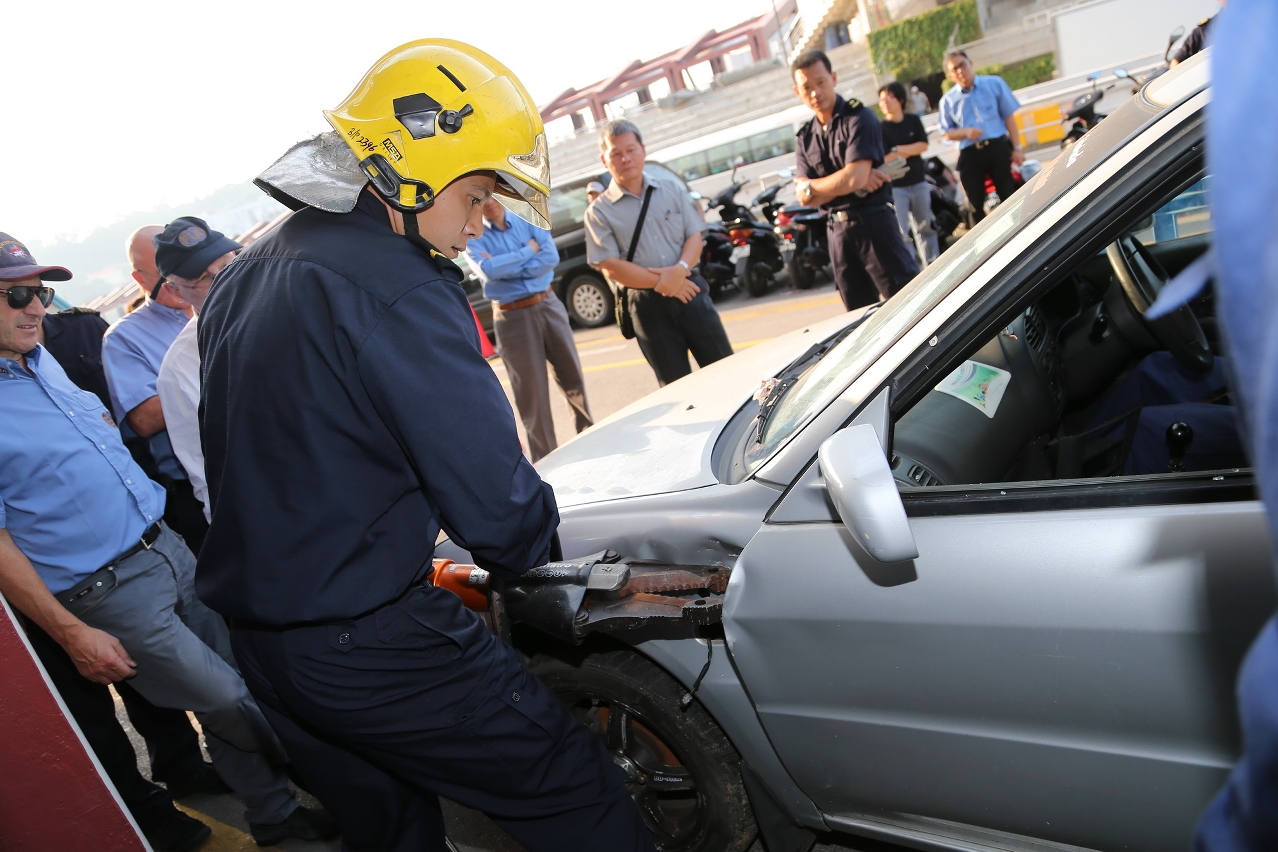 本地賽車救援隊伍進行實況練習及考核
