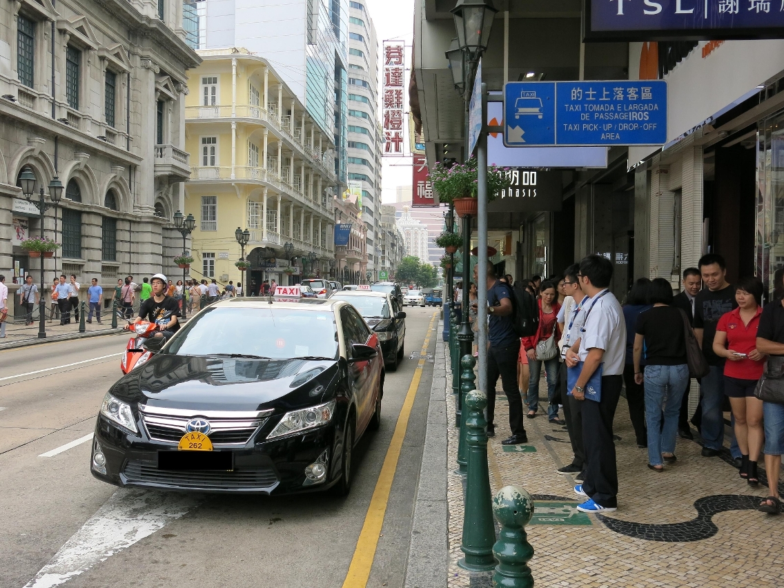 十一黃金周期間交通事務局將加派稽查人員到各處的士站巡查
