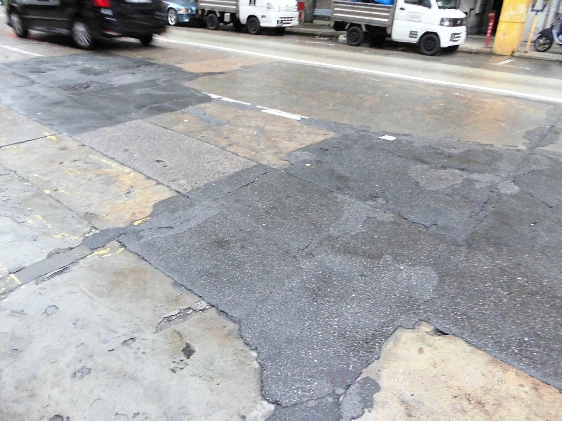 沙梨頭海邊街一帶出現路面損壞情況