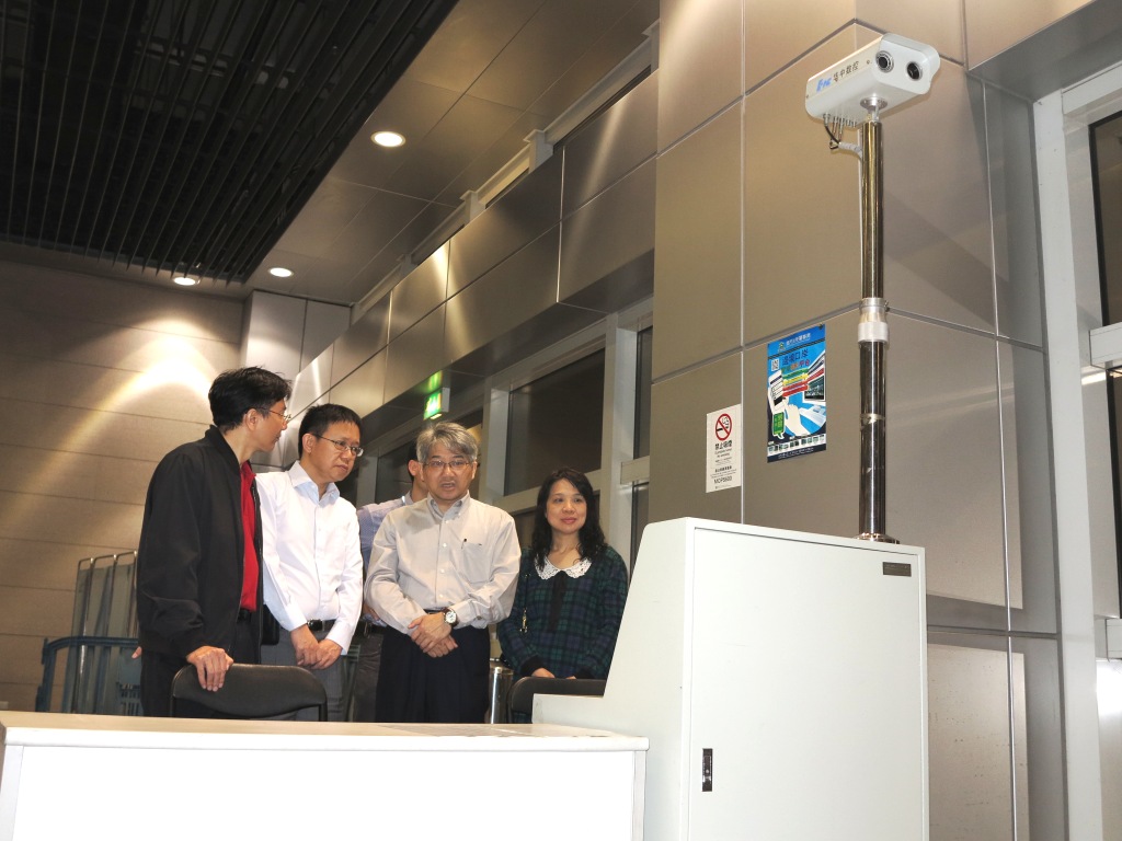 關閘口岸的發熱篩查設置就緒