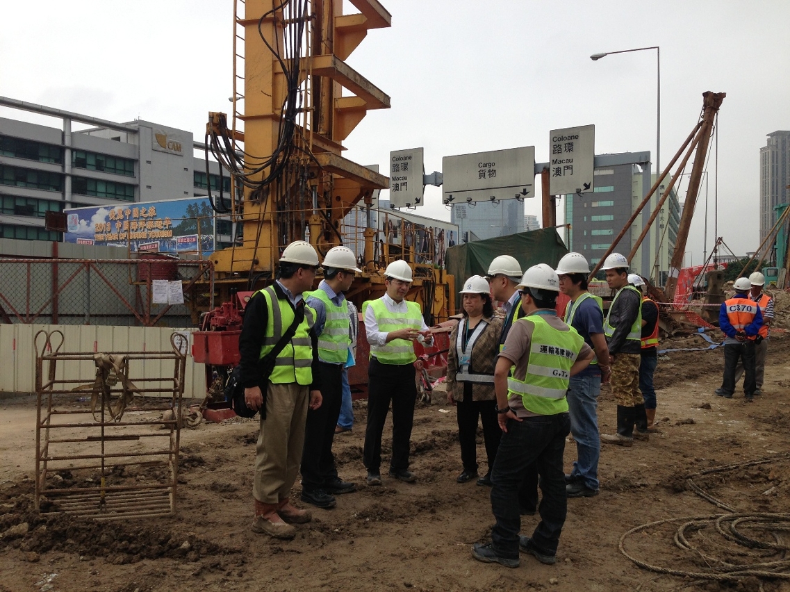 運輸基建辦公室聯同勞工事務局人員巡查肇事路段施工地盤