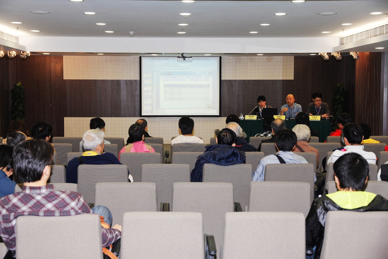 交通事務局向巴士之友介紹石排灣公交安排