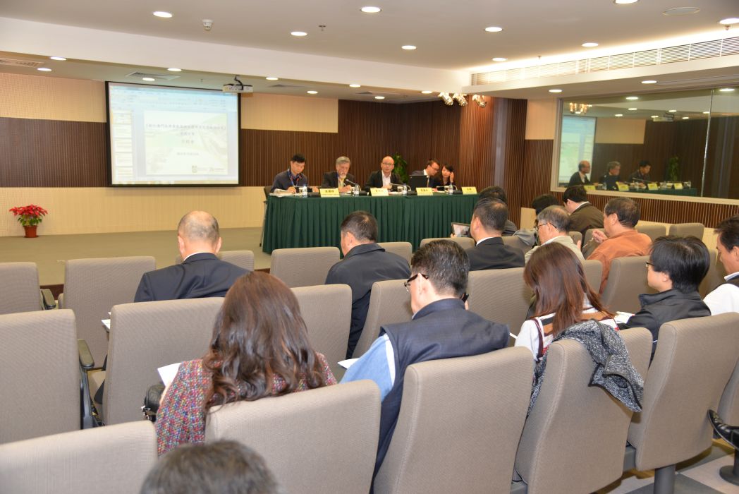 環境保護局與交通事務局就《制訂澳門在用車尾氣排放標準及完善檢測制度》建議方案向交通諮詢委員會作介紹