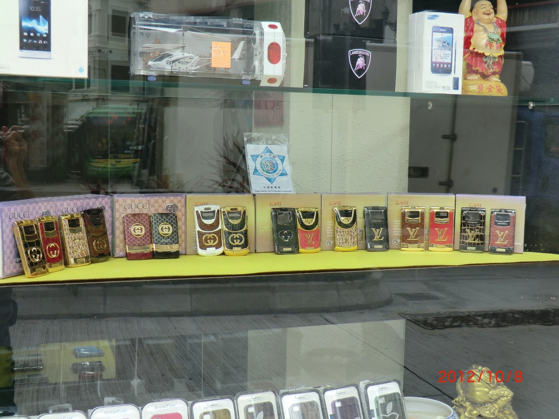 涉案店舖公然擺賣侵權物，澳門海關迅速將其查處