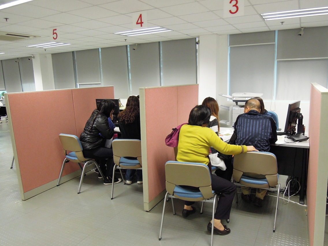 獲甄選家團透過等候區電視屏幕了解可供選擇之單位情況