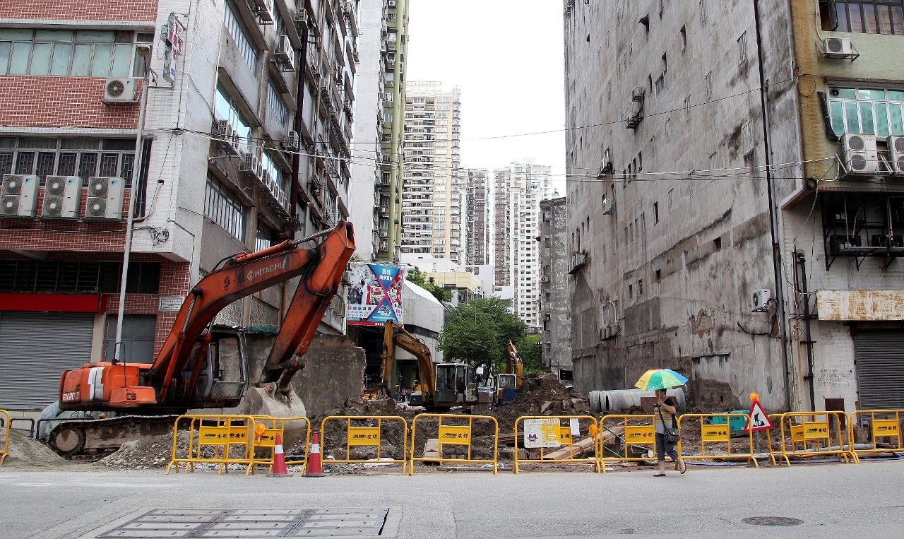 提督馬路雅廉訪大馬路路口處的道路工程可望年底完成。