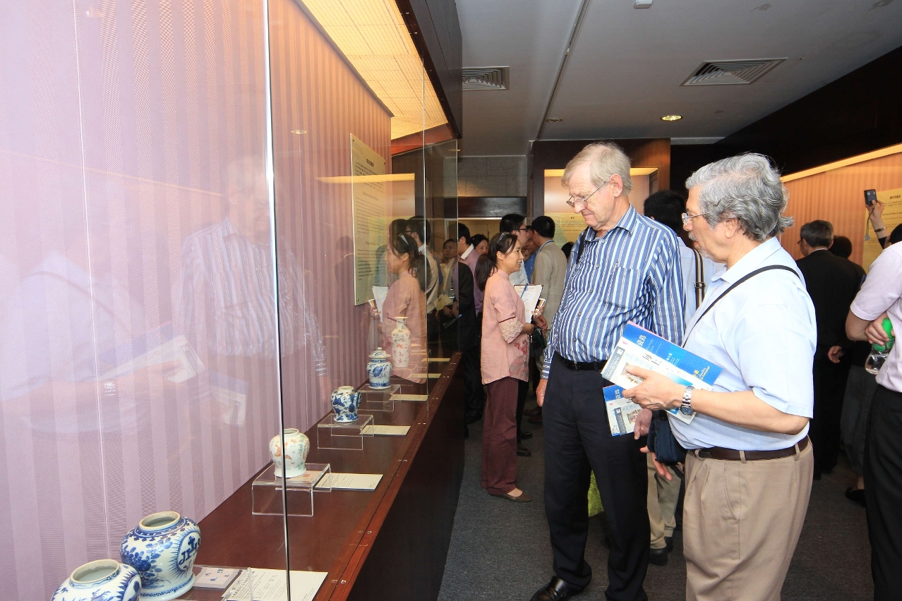 《海上瓷路》展覽吸引愛好陶瓷居民和遊客前來參觀