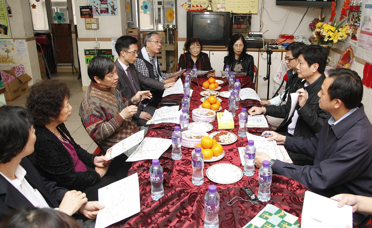 土地工務運輸局人員與水荷雀坊會成員就公共工程等話題交流