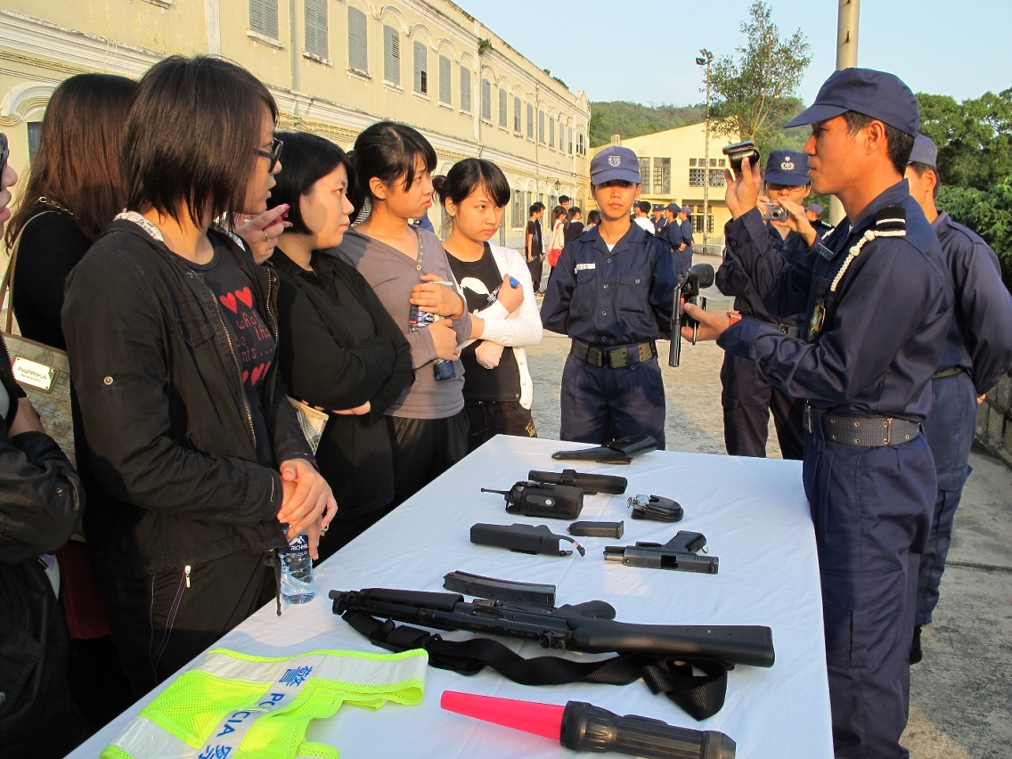 青少年善用課餘參觀警察學校