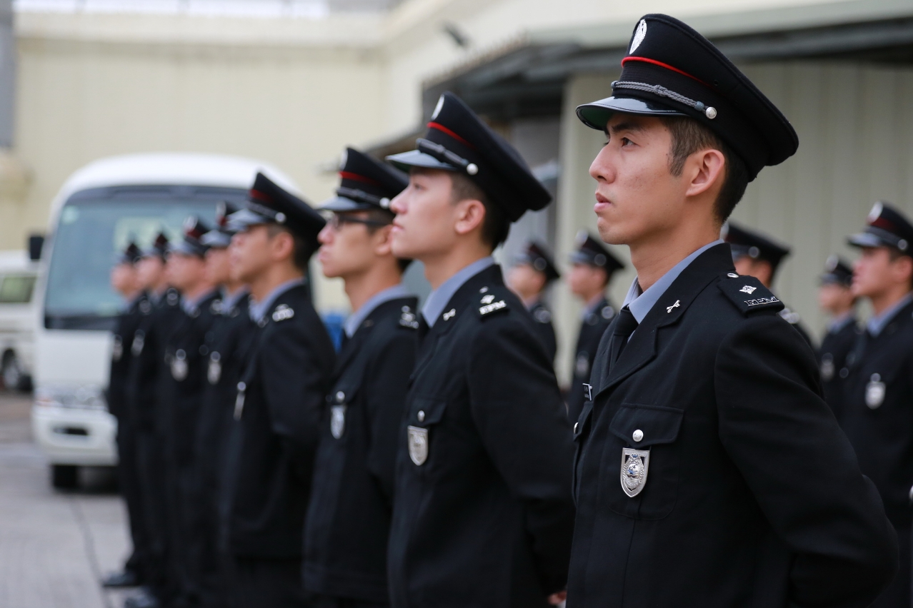 32名獄警學員宣誓後正式成為獄警隊伍的一員