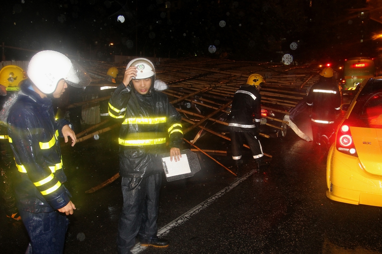 警員緊守崗位風雨無阻