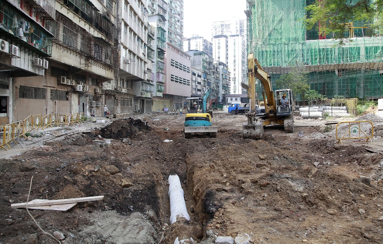 新路工程加緊施工中