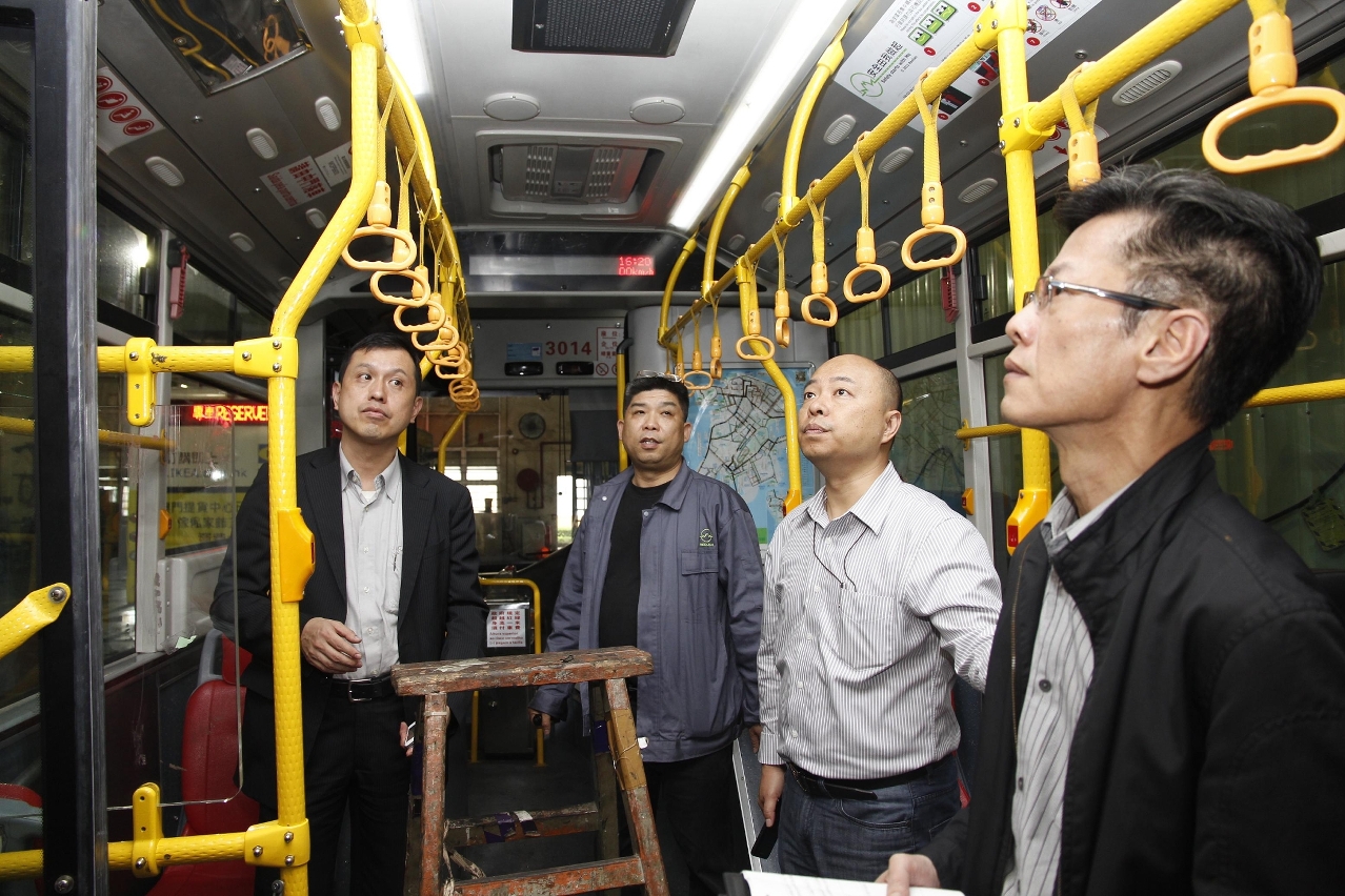 交通事務局視察維澳蓮運車廂的改善項目