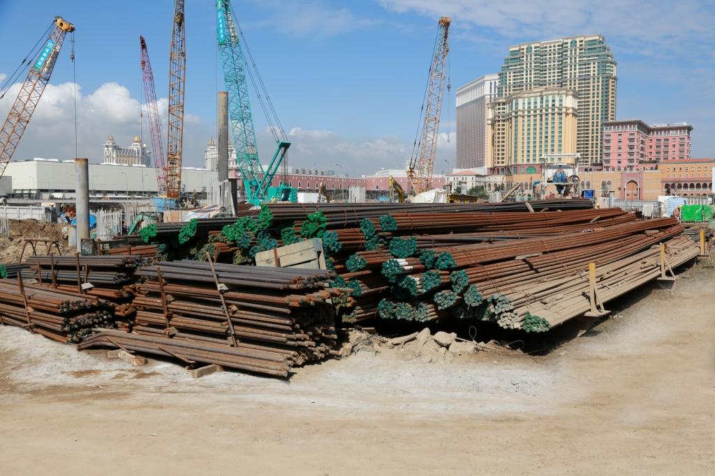 建築材料堆放整齊