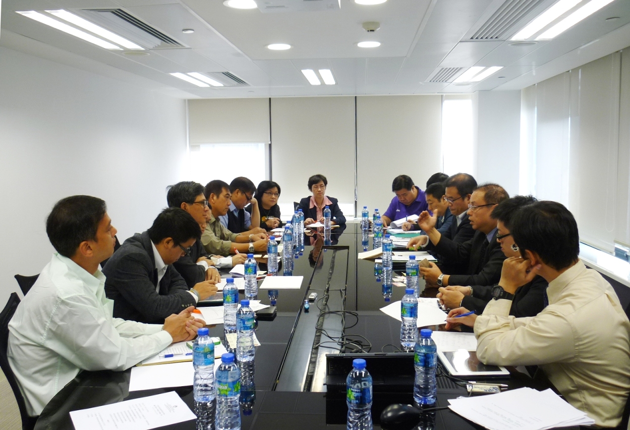 「關注燃油巿場運作」專題小組與經濟局、消費者委員會及統計暨普查局代表召開會議