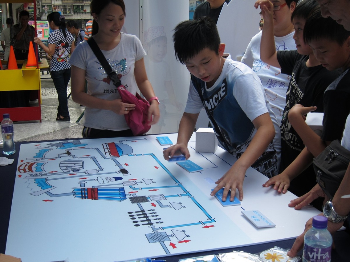 市民透過遊戲了解再生水處理過程